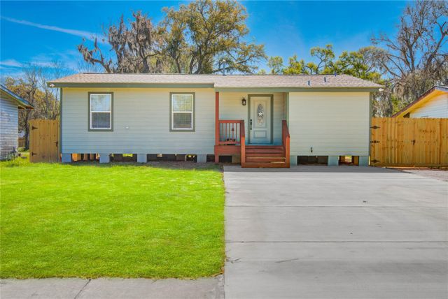 524 Magnolia Street, Lake Jackson, TX 77566