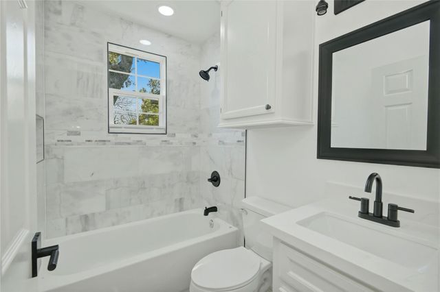 524 Magnolia Street, Lake Jackson, TX 77566