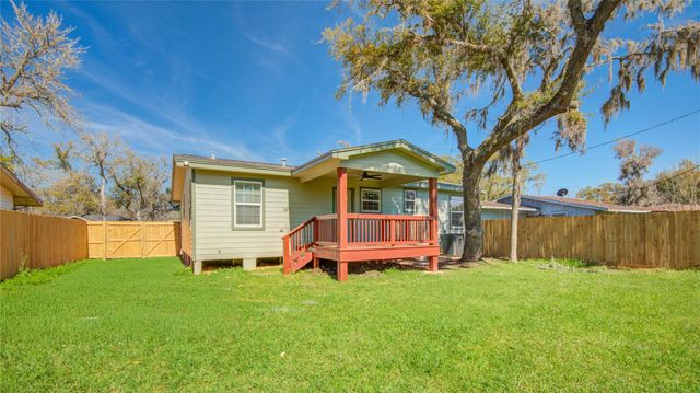 524 Magnolia Street, Lake Jackson, TX 77566