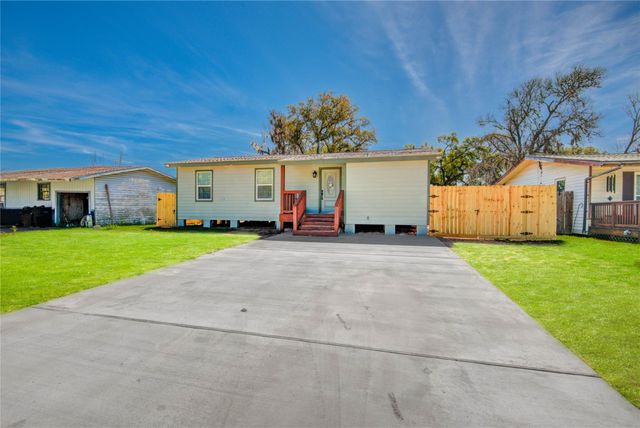 524 Magnolia Street, Lake Jackson, TX 77566