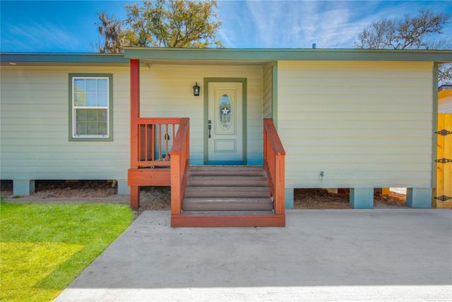 524 Magnolia Street, Lake Jackson, TX 77566