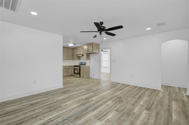 524 Magnolia Street, Lake Jackson, TX 77566