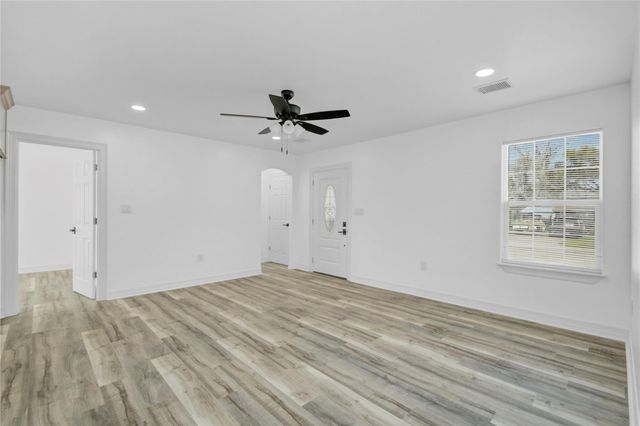 524 Magnolia Street, Lake Jackson, TX 77566