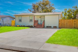 524 Magnolia Street, Lake Jackson, TX 77566