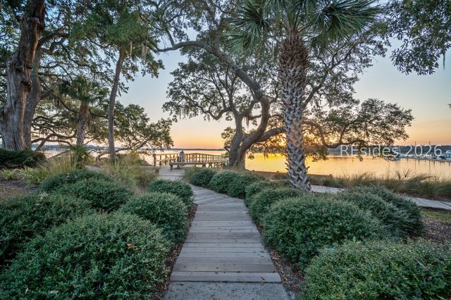 71 Skull Creek Dr Apt B103, Hilton Head Island, SC 29926