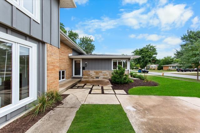 558 E Park Avenue, Elmhurst, IL 60126