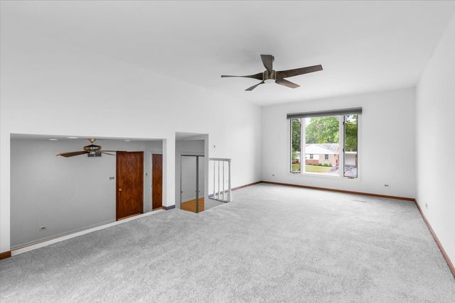 558 E Park Avenue, Elmhurst, IL 60126