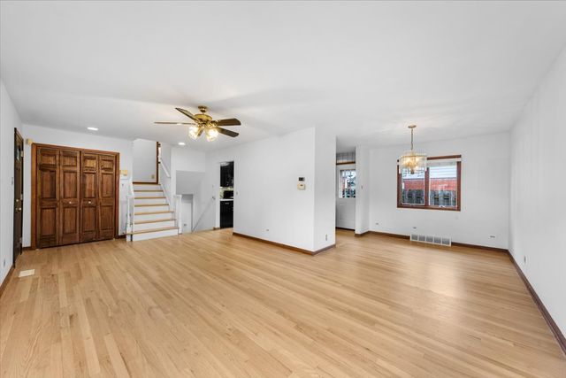 558 E Park Avenue, Elmhurst, IL 60126