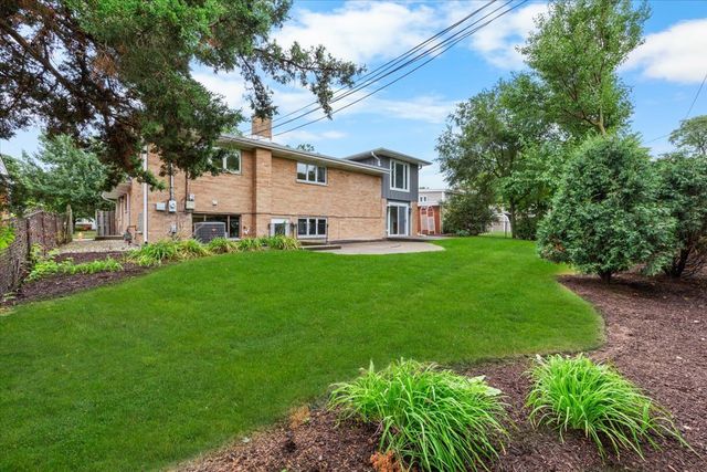 558 E Park Avenue, Elmhurst, IL 60126