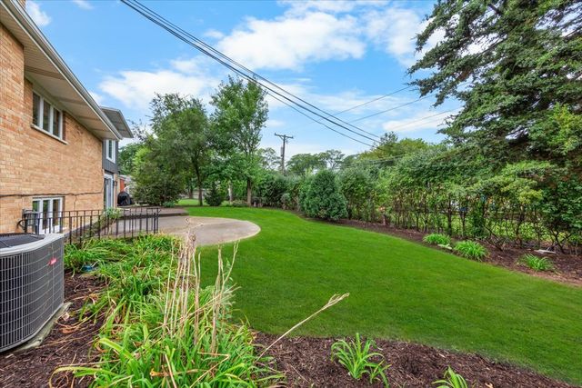 558 E Park Avenue, Elmhurst, IL 60126