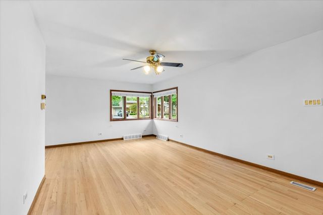 558 E Park Avenue, Elmhurst, IL 60126