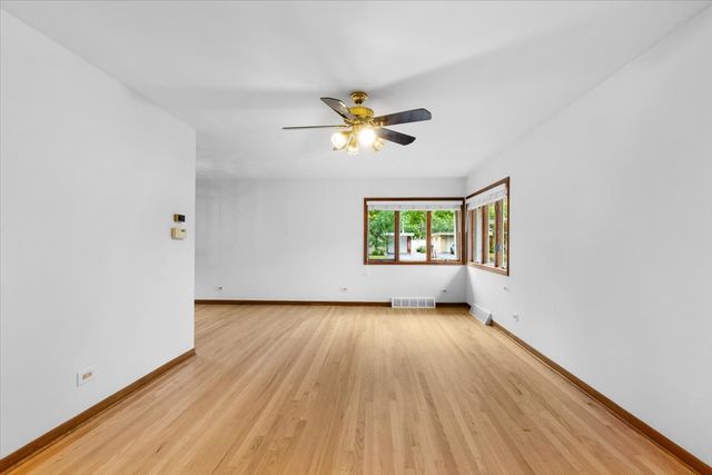 558 E Park Avenue, Elmhurst, IL 60126