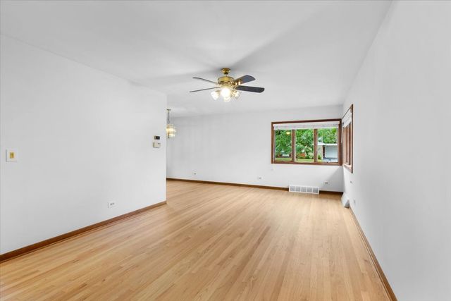 558 E Park Avenue, Elmhurst, IL 60126