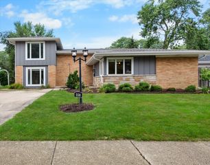 558 E Park Avenue, Elmhurst, IL 60126