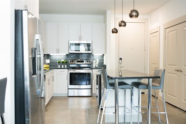 7606 Eastern Avenue 301, Dallas, TX 75209