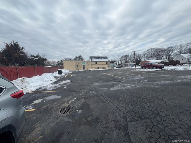 1217 25A N, Smithtown, NY 11787
