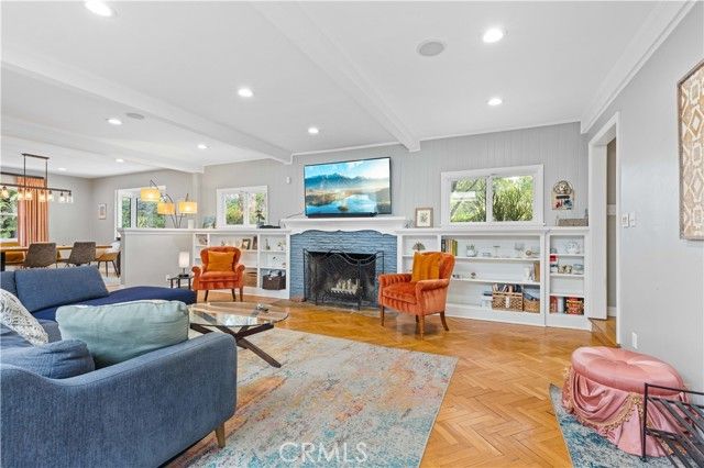 13405 Tiara Street, Los Angeles, CA 91401