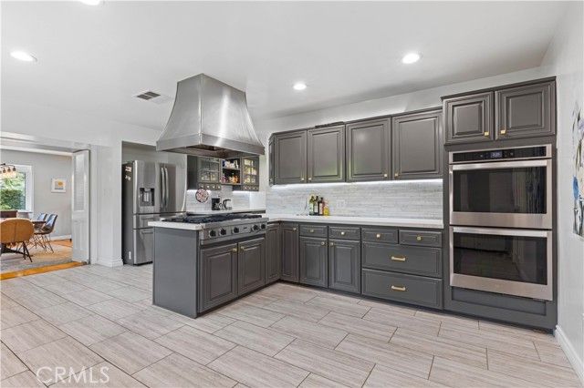 13405 Tiara Street, Los Angeles, CA 91401