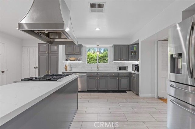 13405 Tiara Street, Los Angeles, CA 91401