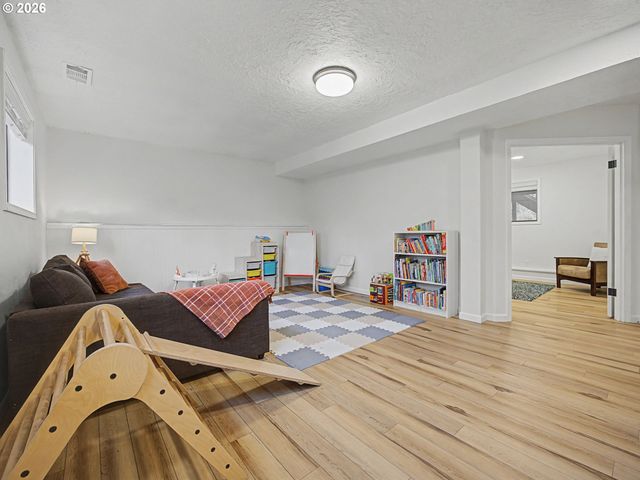 4355 Se 10TH Dr, Gresham, OR 97080