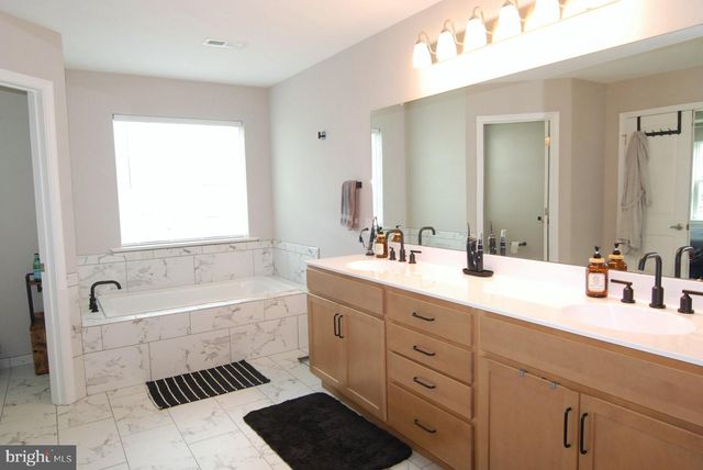 6 MAYFAIR CT, Lumberton, NJ 08048