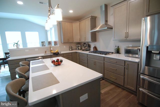 6 MAYFAIR CT, Lumberton, NJ 08048