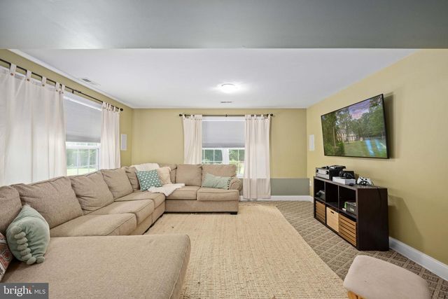 564 GENTLE BREEZE CIR, Fredericksburg, VA 22406