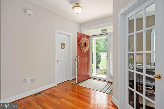 564 GENTLE BREEZE CIR, Fredericksburg, VA 22406