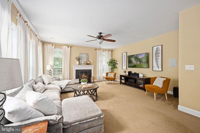 564 GENTLE BREEZE CIR, Fredericksburg, VA 22406