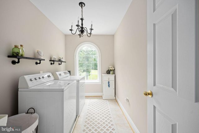 564 GENTLE BREEZE CIR, Fredericksburg, VA 22406