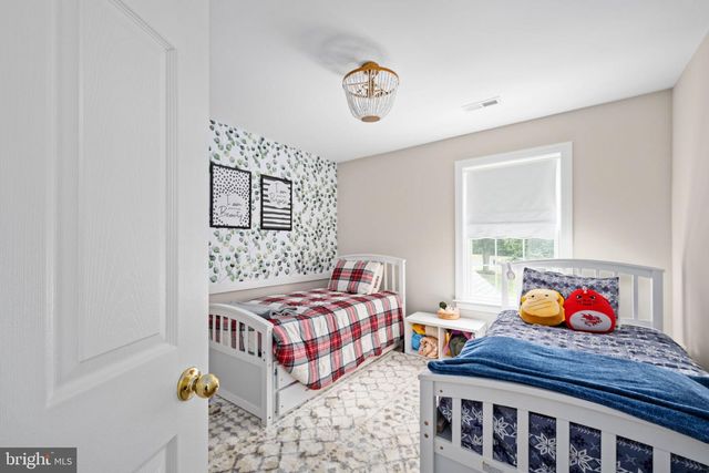 564 GENTLE BREEZE CIR, Fredericksburg, VA 22406