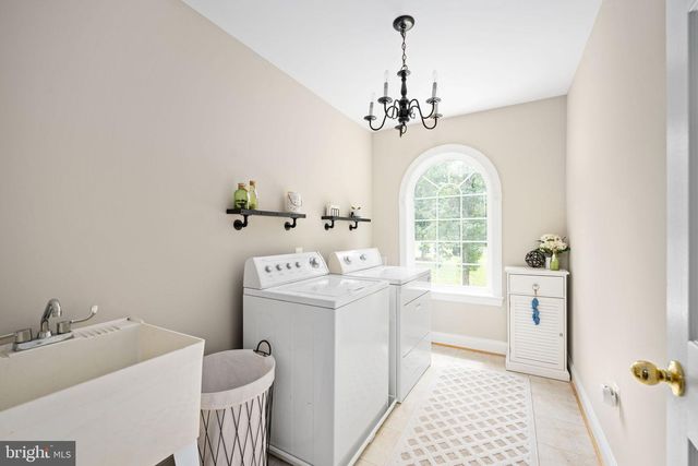 564 GENTLE BREEZE CIR, Fredericksburg, VA 22406