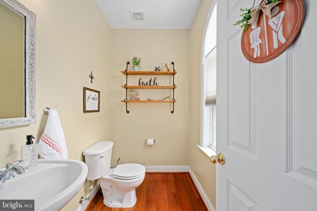 564 GENTLE BREEZE CIR, Fredericksburg, VA 22406
