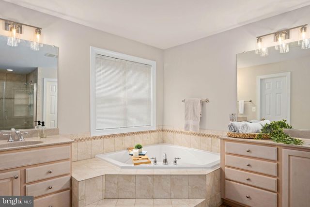 564 GENTLE BREEZE CIR, Fredericksburg, VA 22406