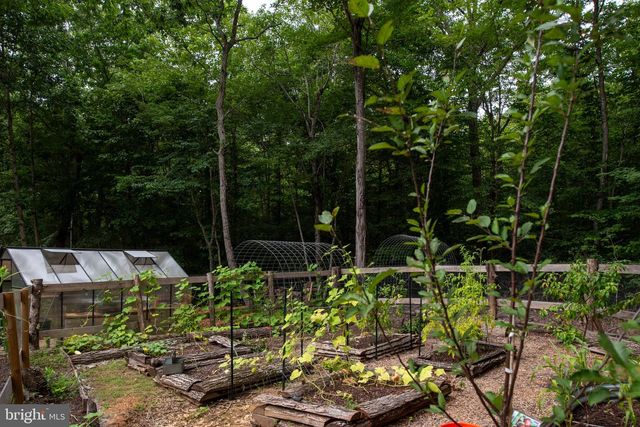 564 GENTLE BREEZE CIR, Fredericksburg, VA 22406
