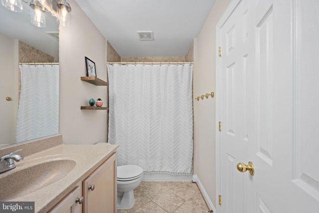 564 GENTLE BREEZE CIR, Fredericksburg, VA 22406