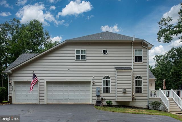564 GENTLE BREEZE CIR, Fredericksburg, VA 22406