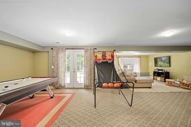 564 GENTLE BREEZE CIR, Fredericksburg, VA 22406