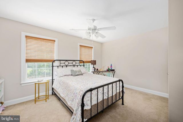564 GENTLE BREEZE CIR, Fredericksburg, VA 22406