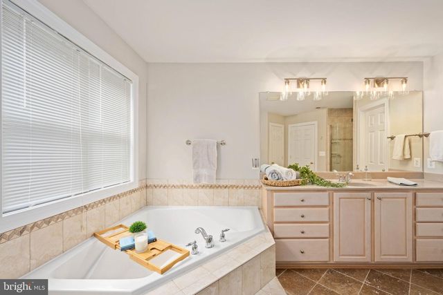 564 GENTLE BREEZE CIR, Fredericksburg, VA 22406