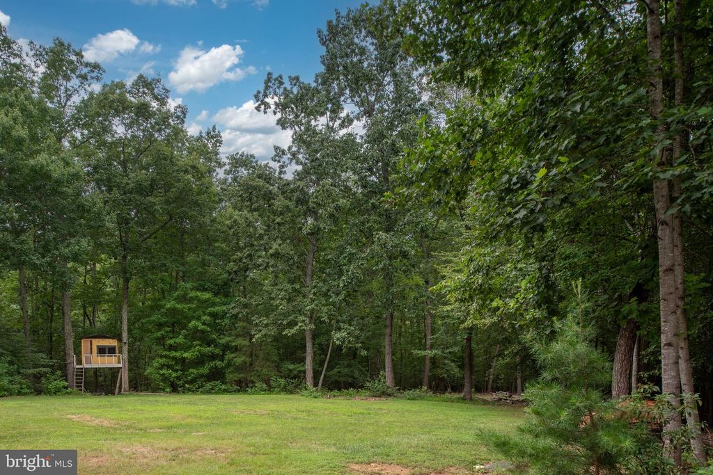 564 GENTLE BREEZE CIR, Fredericksburg, VA 22406