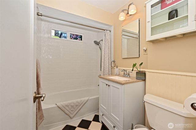 2822 23rd Avenue W, Seattle, WA 98199