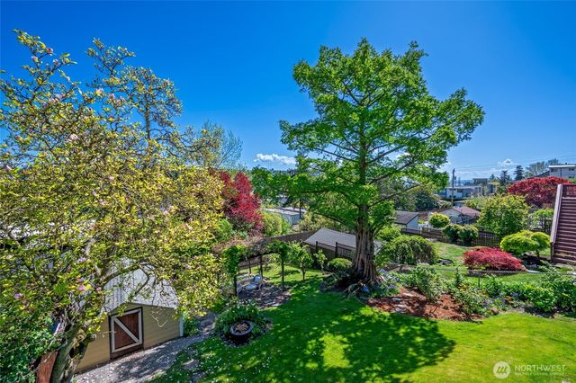 2822 23rd Avenue W, Seattle, WA 98199
