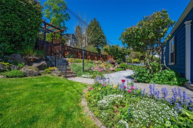2822 23rd Avenue W, Seattle, WA 98199