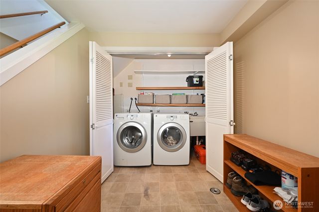 2822 23rd Avenue W, Seattle, WA 98199