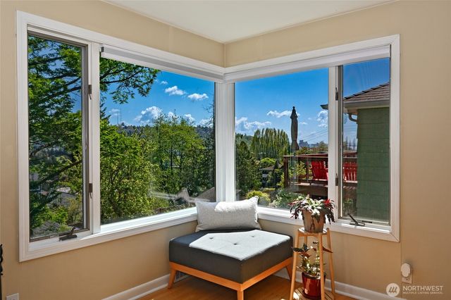 2822 23rd Avenue W, Seattle, WA 98199