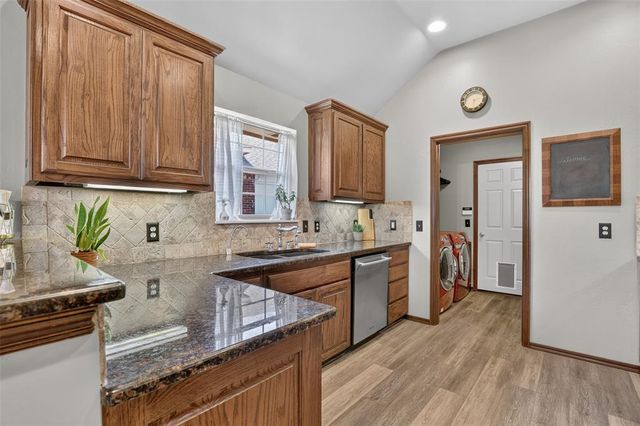 300 Crossland Court, Edmond, OK 73003