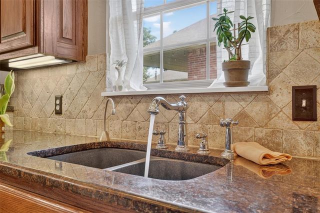 300 Crossland Court, Edmond, OK 73003