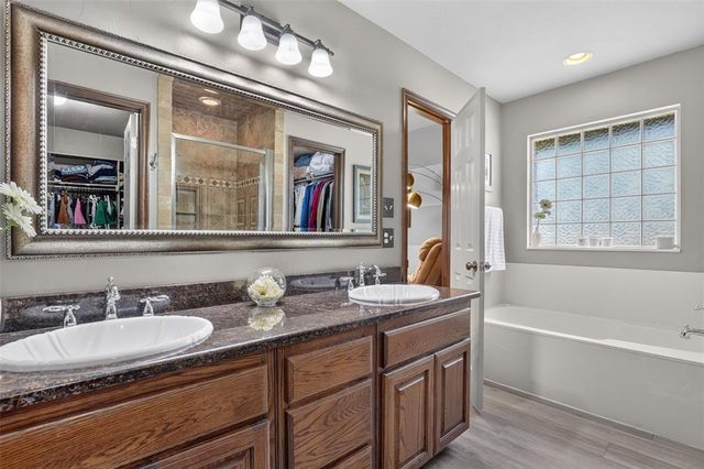 300 Crossland Court, Edmond, OK 73003
