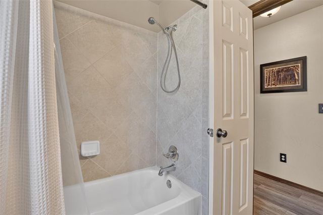 300 Crossland Court, Edmond, OK 73003